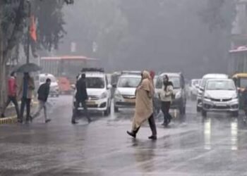 आज का मौसम दिल्ली-NCR में सर्दी का ‘डबल अटैक’, इस राज्य में बारिश का अलर्ट, पहाड़ों पर होगी बर्फबारी…