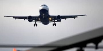 आखिर क्यों एयरपोर्ट पर घंटों बाधित रहीं उड़ानें अचानक रूट बदलने से यात्री हुए परेशान…