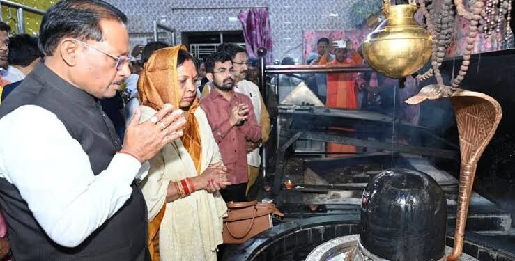 आज महाशिवरात्रि पर सीएम साय ने बाबा धाम में की पूजा-अर्चना, प्रदेशवासियों की सुख-समृद्धि और खुशहाली की कामना की …