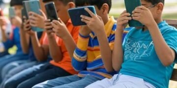 आखिर क्या भारत 15 साल तक के बच्चों के लिए सोशल मीडिया बैन करेगा मैक्रों की सलाह पर छिड़ी ये बहस…