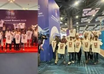 भारत मंडपम में यूथ कांग्रेस का प्रदर्शन, कार्यकर्ताओं ने शर्ट उतारकर काटा बवाल, देखें हंगामे का ये नजारा…