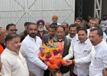 पूर्व नपा अध्यक्ष गफ्फू मेमन के नेतृत्व में रायपुर पुलिस लाइन हेलीपैड पर गूंजा जश्न,सीएम साय का हुआ भव्य स्वागत,केक काटकर समर्थकों के बीच मनाया जन्मदिन…