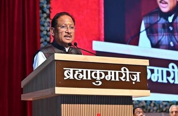 शांति सरोवर में आध्यात्मिक स्नेह मिलन, सीएम साय ने लिया ब्रह्मा भोजन…