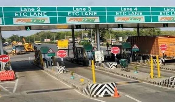 इस दिन से टोल प्लाजा पर कैश बंद, सिर्फ UPI और FASTag से होगा भुगतान…