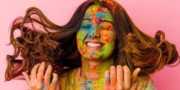 खूब खेलें होली,बस रखें इन बातों का ध्यान केमिकल वाले रंगों के नुकसान से बचने के लिए अपनाएं ये आसान तरीके…