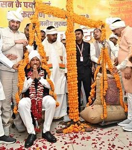 अब होली से पहले किसानों को मिलेगी 10 हजार करोड़ रुपए से अधिक की धान के अंतर की राशि, अन्नदाताओं ने धान से तौलकर सीएम का जताया आभार…