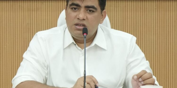 कलेक्टर ने कोटपा एक्ट के सख्त पालन के निर्देश, शैक्षणिक परिसरों को एक माह में तंबाकू-मुक्त बनाने का लक्ष्य टोल फ्री नंबर 14446 तथा एंटी नारकोटिक्स हेल्पलाइन 1933 से ली जा सकती है मदद