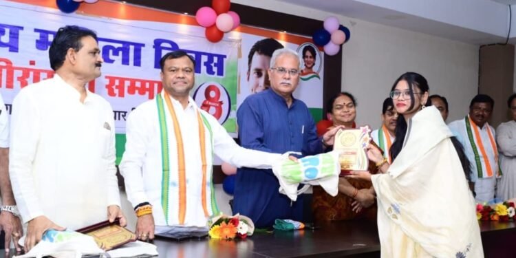 महिला दिवस पर रायपुर में नारी शक्ति का सम्मान, पत्रकार कंचन यादव हुईं सम्मानित..