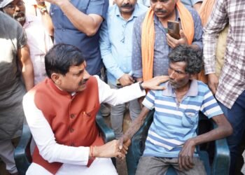 दिल्ली से सीधे छिंदवाड़ा पहुंचे मुख्यमंत्री डॉ. यादव, मृतकों के परिजनों से की मुलाकात…