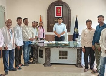 कोरबा जिले के प्रगतिशील मत्स्य कृषकों का अध्ययन भ्रमण सफल, कलेक्टर से की मुलाकात