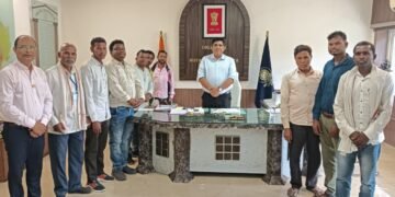 कोरबा जिले के प्रगतिशील मत्स्य कृषकों का अध्ययन भ्रमण सफल, कलेक्टर से की मुलाकात