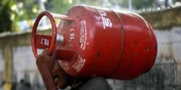 गैस बुकिंग पर आया एक और अपडेट, कोटे से अधिक सिलिंडर के लिए देनी होगी ये जानकारी…