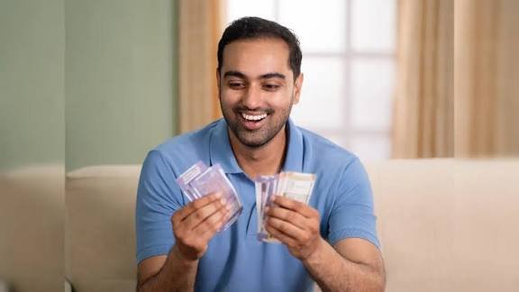 अगर दोस्त या रिश्तेदार मांग रहे हैं उधार पैसा और रिश्ता दोनों बचाने के लिए अपनाएं ये 5 तरीका…