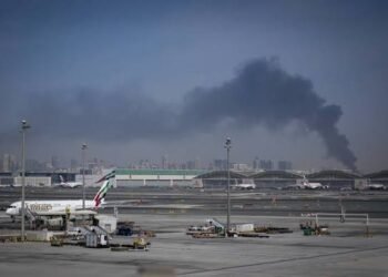 ईरान-इजरायल जंग के बीच UAE से राजधानी पहुंची पहली फ्लाइट, वतन वापसी पर भावुक हुए यात्री…