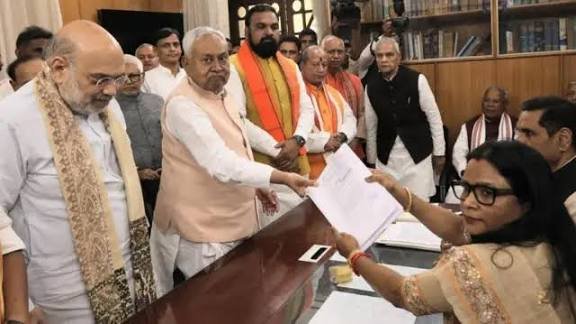 नीतीश कुमार ने भरा राज्यसभा नामांकन नए मुख्यमंत्री को लेकर सियासी हलचल तेज…