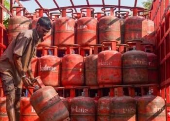 आपकी रसोई तक पहुंची ईरान-इजराइल जंग की आग घरेलू गैस सिलेंडर के दाम में इतने रुपये की बढ़ोतरी, यहां देखें नए रेट…