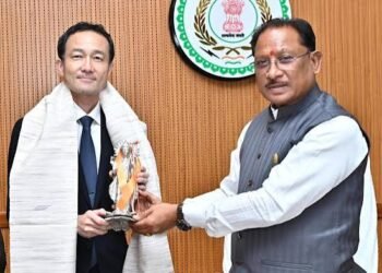 सीएम साय से जापान दूतावास के राजनीतिक मामलों के मंत्री श्री आबे नोरिआकि ने की सौजन्य मुलाकात…*