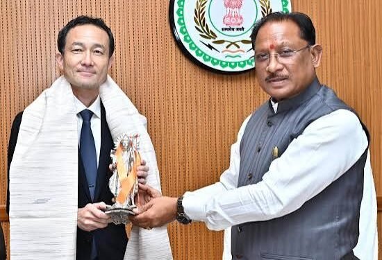 सीएम साय से जापान दूतावास के राजनीतिक मामलों के मंत्री श्री आबे नोरिआकि ने की सौजन्य मुलाकात…*