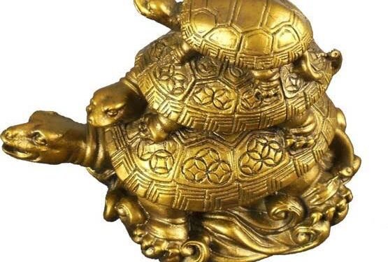 घर में इस धातु का कछुआ रखना होता है शुभ, जानें रखने की सही दिशा…