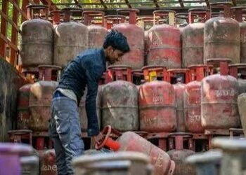 गैस संकट से मचा हाहाकार, जानें आपके शहर में क्या हैं LPG सिलेंडर के दाम…