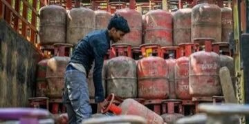 गैस संकट से मचा हाहाकार, जानें आपके शहर में क्या हैं LPG सिलेंडर के दाम…