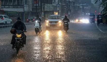 बारिश के बाद ठंड हवाओं से गर्मी ‘गायब’, राजधानी के अलावा इन राज्यों में भी रंग बदलेगा मौसम, देखें ताजा ताजा अपडेट…