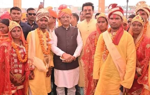 बेटियों के सम्मान का संकल्प 240 नवविवाहित जोड़ों को सीएम ने दिया सुखद दांपत्य जीवन का आशीर्वाद…