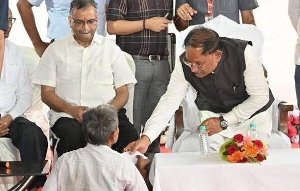 संवेदनशील नेतृत्व की मिसाल सीएम साय ने दिव्यांग चंदूलाल की सुनी पुकार, मिनटों में मिला समाधान…