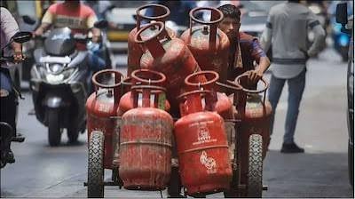 LPG सिलेंडर की डिलीवरी में हल्की देरी, जानें अब इतने दिन में घर पहुंचेगा गैस सिलेंडर…