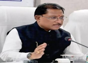 नौकरी के साथ ‘नेतागिरी’ पर रोक, राज्य सरकार ने आचरण नियमों के पालन के लिए जारी किया कड़ा निर्देश…