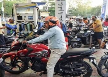 पेट्रोल-डीजल पर एक्साइज ड्यूटी में कटौती, पेट्रोकेमिकल्स से हटा सीमा शुल्क सरकार ने दिया ये अपडेट…