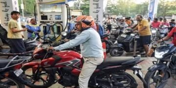 पेट्रोल-डीजल पर एक्साइज ड्यूटी में कटौती, पेट्रोकेमिकल्स से हटा सीमा शुल्क सरकार ने दिया ये अपडेट…