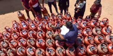 गैस सिलेंडर होगा और भी महंगा; सरकारी सब्सिडी पर भी पड़ सकता है असर, इस रिपोर्ट ने फिर बढ़ाई लोगों की चिंता…