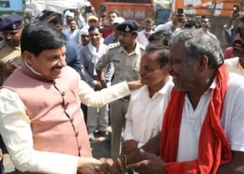 एक्शन मोड में CM मोहन, अचानक पहुंचे गेहूं खरीदी केंद्र, किसानों के साथ पी…