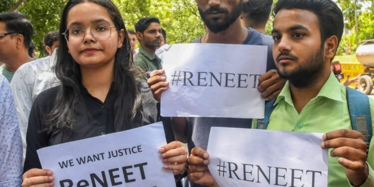 NEET पेपर लीक मामले में पहली गिरफ्तारी, पहचान छिपाने के लिए ये करवाया, फिर भी पकड़ा गया आरोपी…