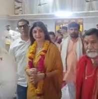 मां पीतांबरा और मां बगलामुखी के दर्शन के लिए पहुंची एक्ट्रेस पूजा अर्चना कर लिया आशीर्वाद…