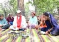 निर्माणाधीन पंचायत भवन के निरीक्षण के दौरान मुख्यमंत्री को श्रमिकों ने दिया भोजन का न्यौता साथ बैठकर खाया ये व्यंजन…