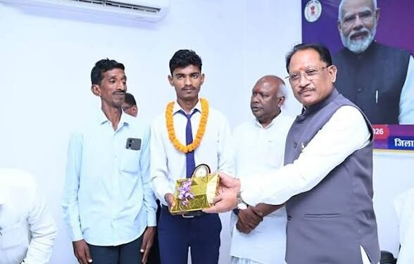 सपना देखना और उसे लक्ष्य में बदलकर निरंतर प्रयास करना ही सफलता की कुंजी सीएम साय…