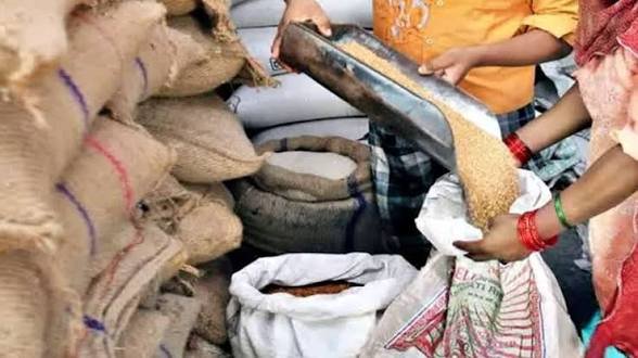 राशन व्यवस्था फिर सवालों में अप्रैल में लाखों APL कार्डधारकों को नहीं मिली शक्कर-नमक, अब मई में बांटा जा रहा..