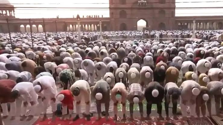 त्याग, समर्पण और इंसानियत का पर्व है बकरीद, जानिए इसका ये धार्मिक संदेश…