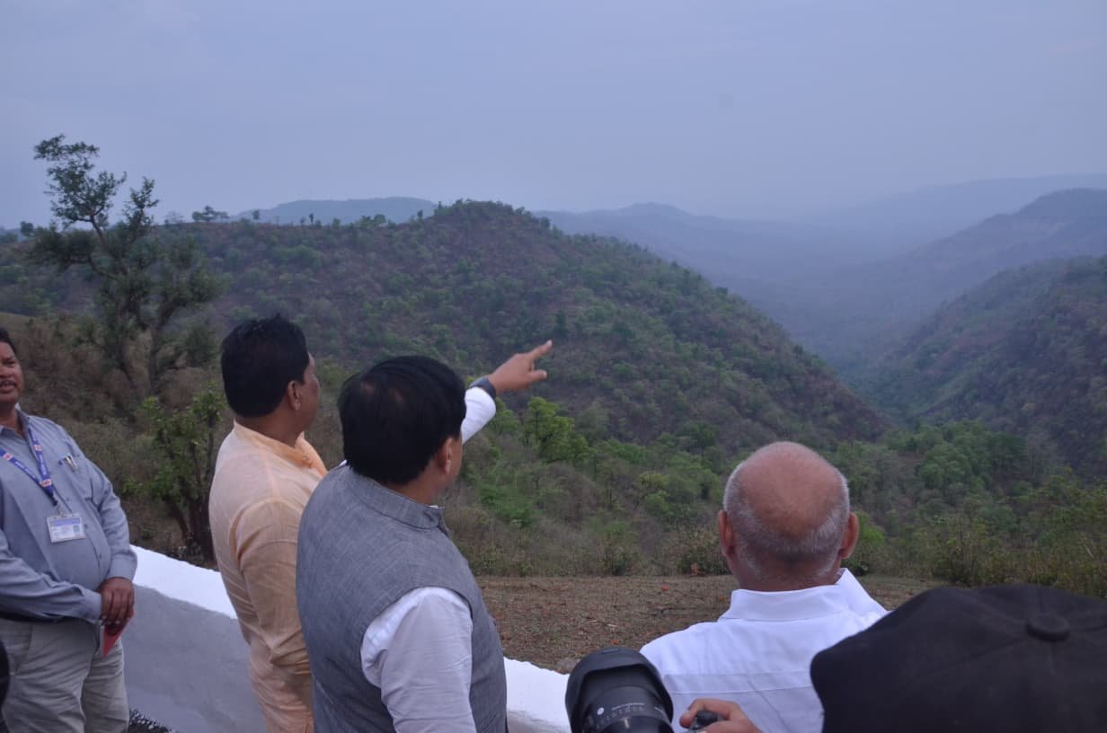 हिल स्टेशन कुकरू पहुंचे सीएम डॉ. मोहन, ग्रामीणों-महिलाओं ने बताया पहले से कितनी बेहतर हुई जिंदगी