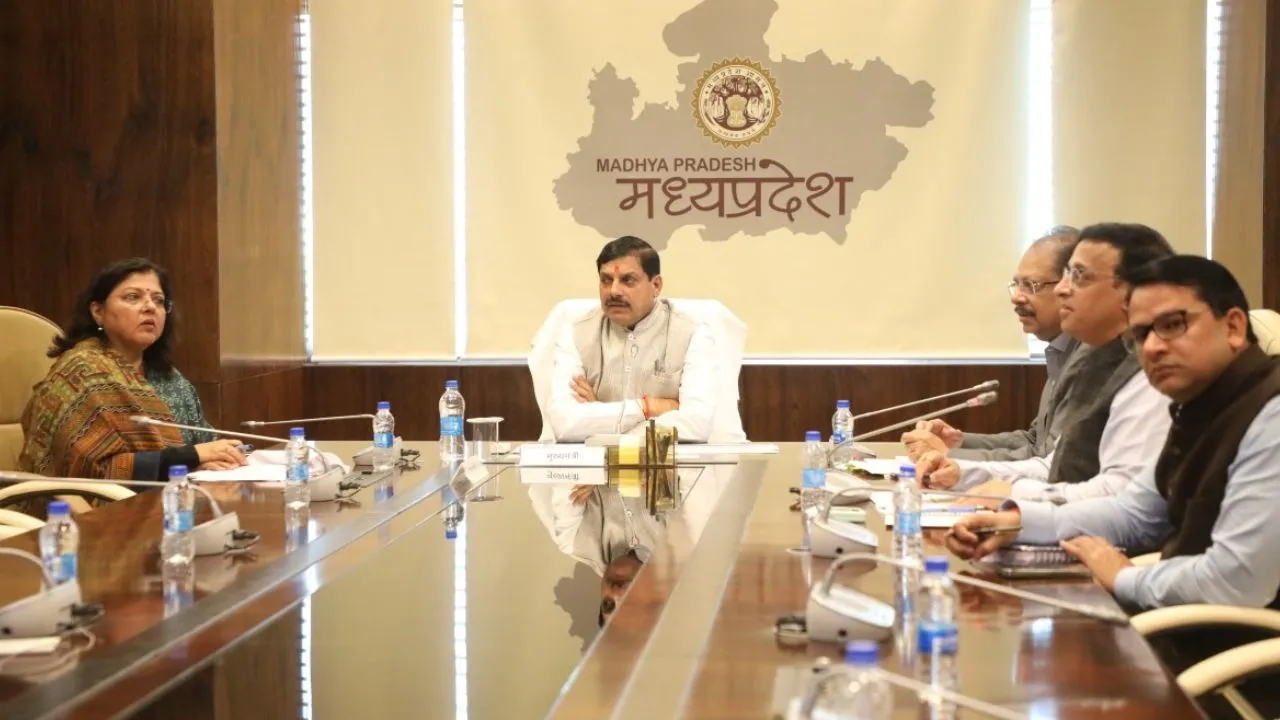 प्रदेश के 11 लाख कर्मचारियों-पेंशनरों को तोहफा, इसी माह कैबिनेट से पास होगी ₹20 लाख की कैशलेस ये योजना…