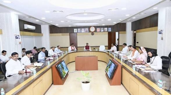 साय कैबिनेट की बैठक संपन्न, आईपीओ से लेकर किसानों, बस सेवा और खनिज नियमों में हुए अहम बदलाव को मंजूरी, पढ़िए लिए गए ये बड़े फैसले…