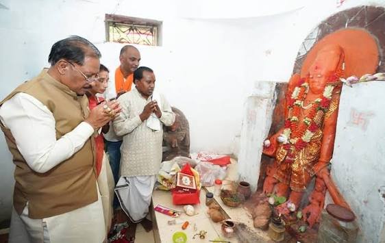 मुख्यमंत्री साय ने ऐतिहासिक इस मंदिर में की पूजा-अर्चना, प्रदेश की सुख-समृद्धि की कामना…
