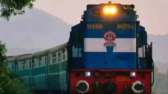 रेल यात्रियों के लिए बड़ी खबर 8 मेमू और पैसेंजर ट्रेनें रहेंगी रद्द, सफर से पहले देखें लिस्ट…