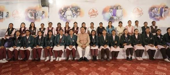 मुख्यमंत्री श्री विष्णु देव साय ने यहां के विद्यार्थियों का बढ़ाया उत्साह