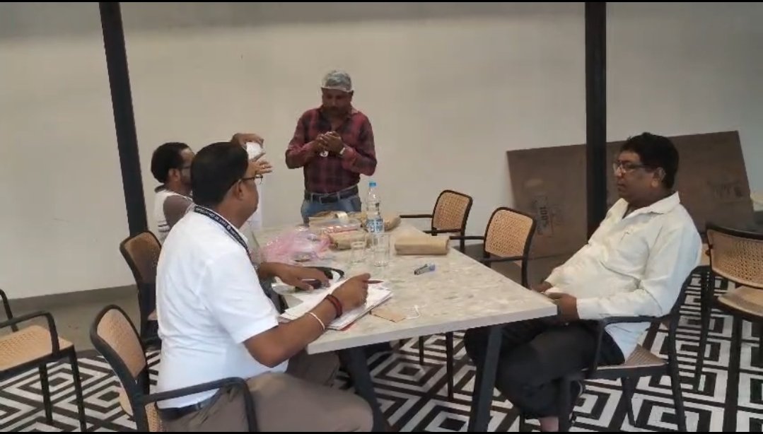 रायपुर के हाईवे किंग होटल में वेज की जगह परोसा गया नॉनवेज, वीडियो वायरल…