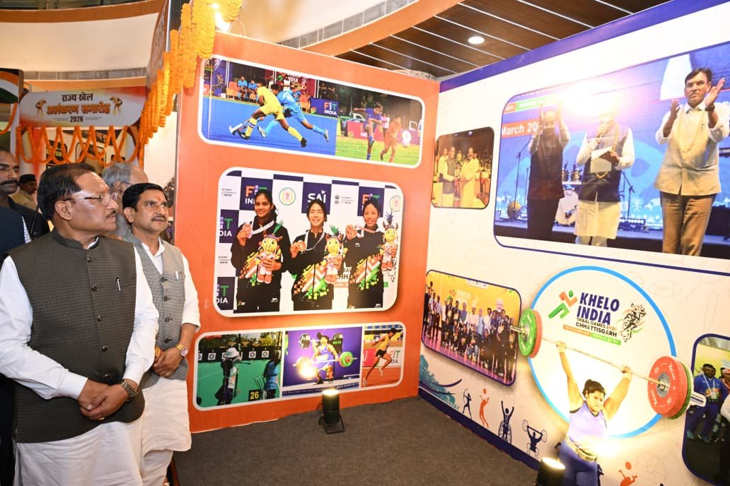 मुख्यमंत्री श्री विष्णु देव साय ने खेलों पर आधारित फोटो प्रदर्शनी और कॉफी टेबल बुक ‘हमारे खिलाड़ी’ का किया विमोचन