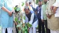 मुख्यमंत्री साय ने अपनी माँ के नाम पर लगाया इसका पौधा, वन महोत्सव-2026 का हुआ शुभारंभ, इस वर्ष ढाई करोड़ पौधे लगाने का लक्ष्य…