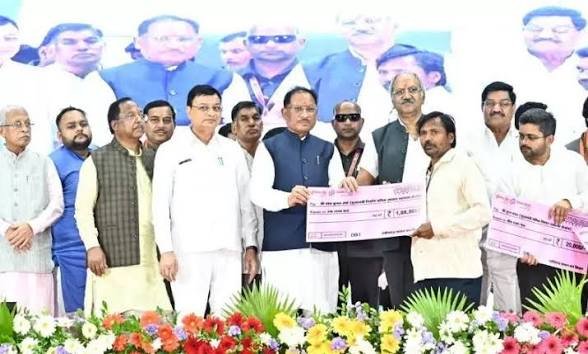 ढाई साल की उपलब्धियाँ प्रदेश का श्रमिक कल्याण के क्षेत्र में नई पहचान…